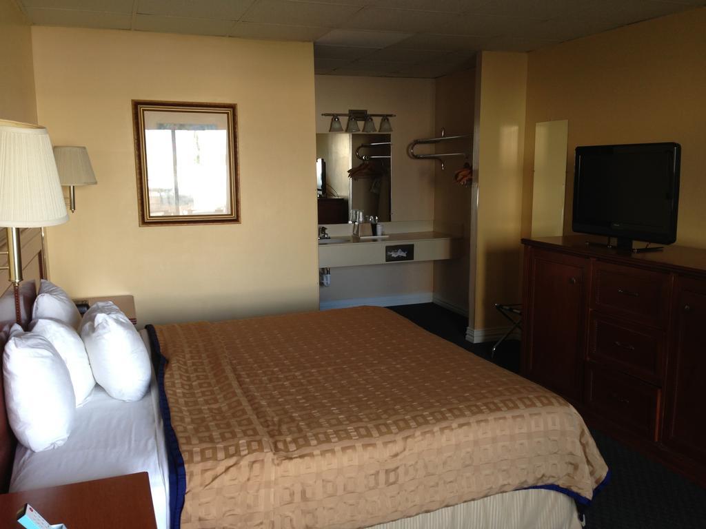 Americas Best Value Inn Hillsboro Εξωτερικό φωτογραφία